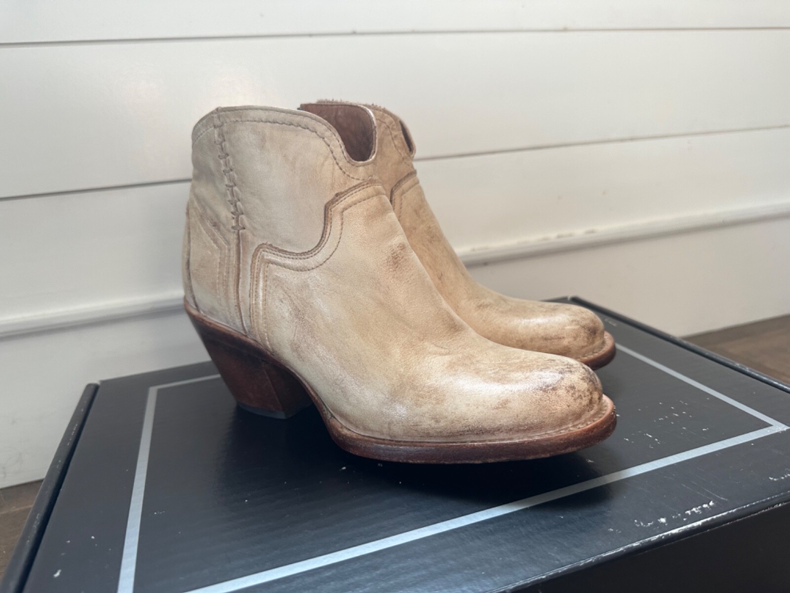 Lucchese Ericka Western Cowgirl Bootie Women’s Size 6 Worn Once With Box image 3