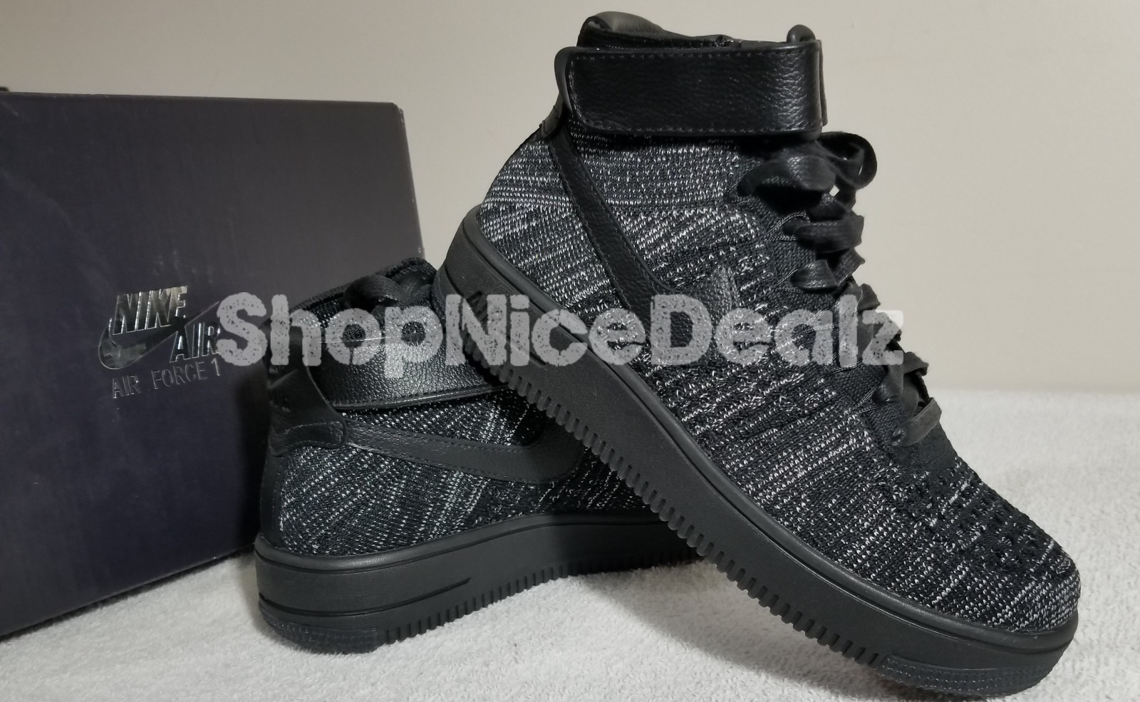 Nike Air Force 1 Flyknit Black Women's: size 6 Nike Air Force 1 Flyknit Black Women's: size 6