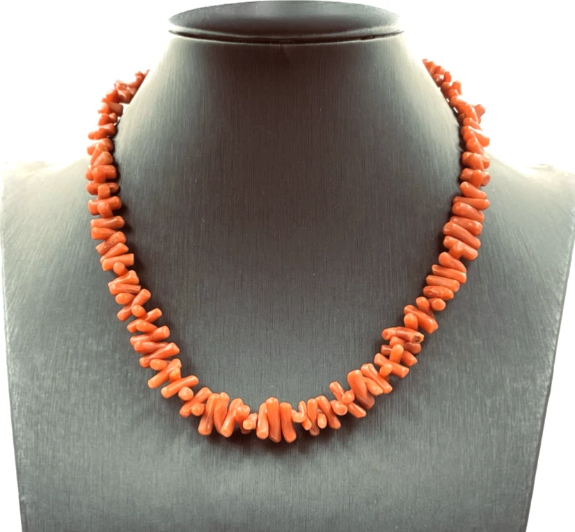 Collana girocollo vintage anni ‘70 rametti di corallo con chiusura argento 925 - Immagine 4 di 4