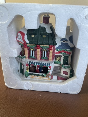 HOLIDAY EXPRESSIONS 3-D PORZELLAN BELEUCHTETES HAUS - SPIELZEUGLADEN - Bild 8 von 12
