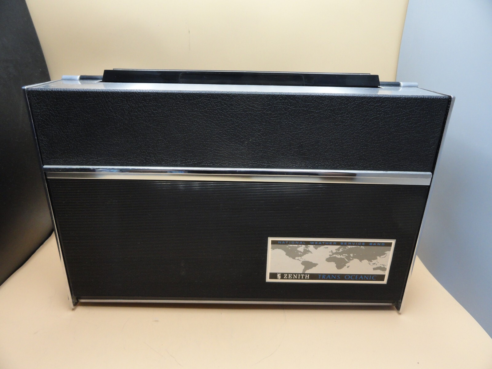 Zenith Trans Oceanic RD7000Y 11 Band Transistor Radio w/Log Book