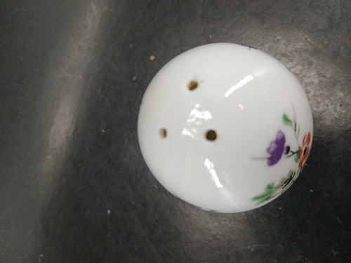 Ceramic Egg Shaped Salt Shaker Vintage - Picture 5 of 9