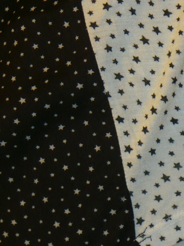 NUEVA CAMISETA TOP NEGRA Y BLANCA ESTAMPADA ESTRELLA DE GRAN TAMAÑO ESPALDA DIFERENTE S - Imagen 4 de 5
