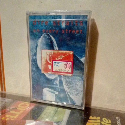 On Every Street Dire Straits MC K7 Tape Nuovo - Picture 1 of 2