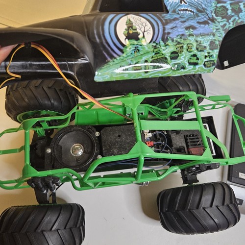 Grave Digger RC 1:18 Scale Monster Truck Big BKT Tires - Picture 2 of 14