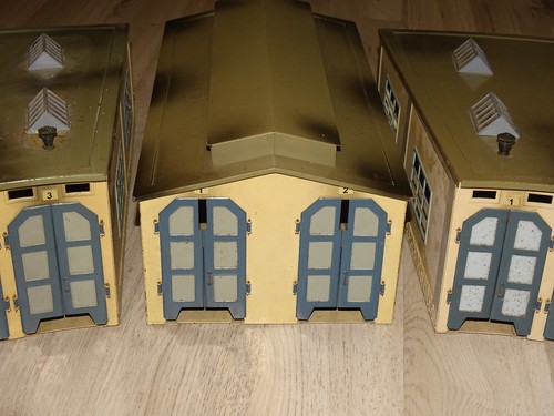 Märklin 3x Lockschuppen Blech schönes Diorama - gebraucht Türen klappen gut - Bild 3 von 19