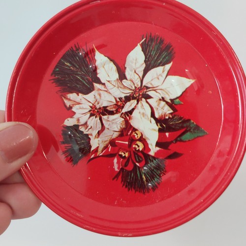 Lot Of 10 MCM Vintage Christmas Tin Metal Coasters Ashtrays 3 1/2” Poinsettia - Picture 4 of 6