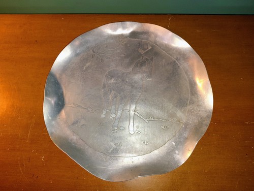 Vintage Hammered Aluminum Round Serving Tray Large Platter Etched 15” Horse Foal - 第 1/5 張圖片