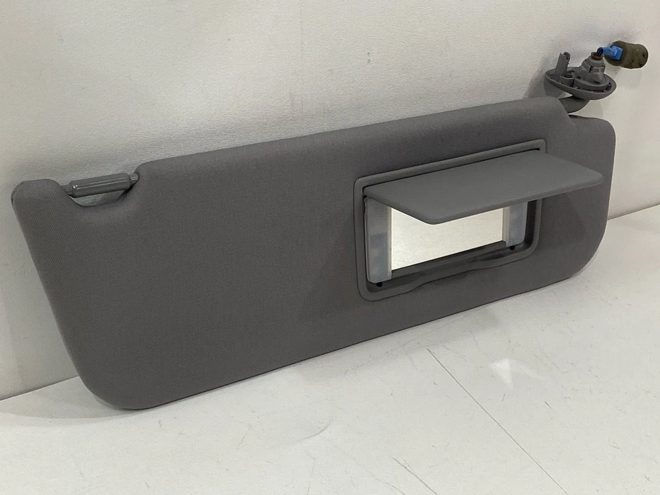 Parasol para pasajero derecho Honda Odyssey 2018-2023 con iluminación gris OEM Foto 2 de 4