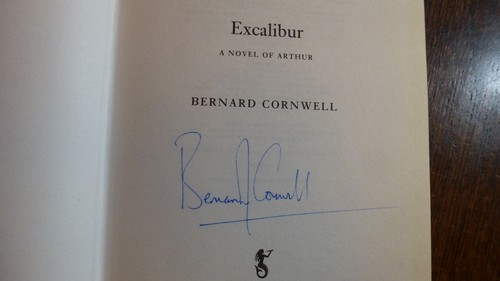 1997 BERNARD CORNWELL NOVEL EXCALIBUR 1ST EDN SIGNED BY AUTHOR ON TITLE PAGE - Imagen 3 de 6