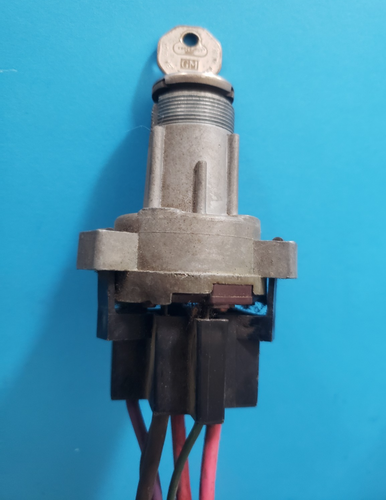 Interruptor de encendido Buick Camaro Chevelle Olds Delco 1967 67 685 con llave GM y coleta - Imagen 1 de 5