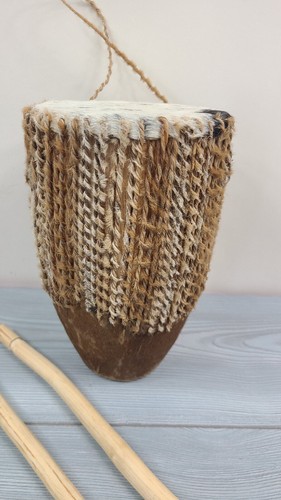 African Tribal Handmade Drum Animal Hide & Drumsticks Drumming Circle - Bild 3 von 8