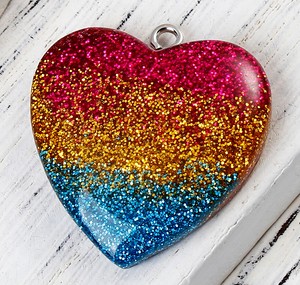 Big 38mm 1 1//2 inch Clear Plastic Acrylic Heart Charm Pendant with Red Glitter
