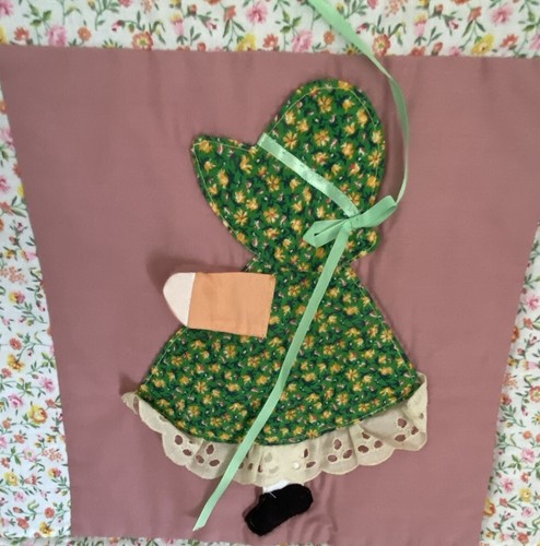Adorable Hand Made Sun Bonnet Sue Patchwork Appliqué Quilt 42x55 - Picture 8 of 13