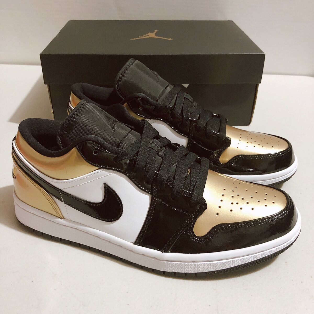 Nike Air Jordan 1 Low Gold Toe Metallic Gold Black White Nike Air Jordan 1 Low Gold Toe Metallic Gold Black White