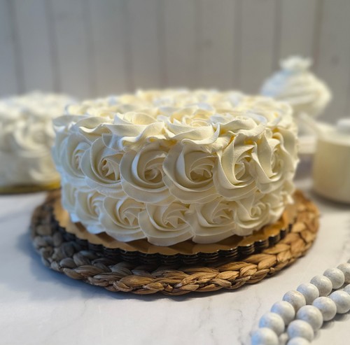 DEZICAKES Fake Cake  Artificial Food Fake Ivory Rosette Cake - Foto 2 di 10