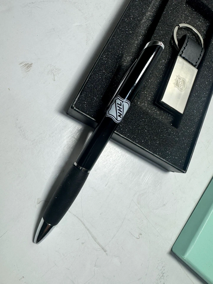 Juego de regalo de llavero y bolígrafo NHL negro y plata nuevo (102) Foto 3 de 4