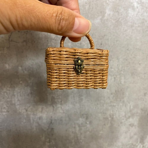 Casa delle bambole fatta a mano scala 1/6 miniatura cestino da picnic bagaglio custodia cosmetica - Foto 8 di 8