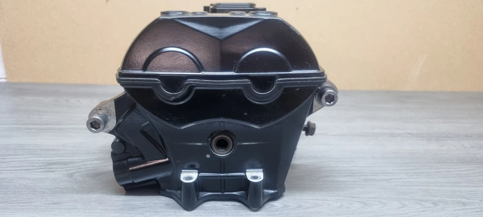 ГОЛОВКА БЛОКА ЦИЛИНДРОВ TRIUMPH TIGER 800 2014–2017 гг. - Изображение 2 из 4