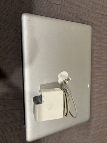 Apple MacBook Pro Early 2011 - 13" - 2.3GHz i5 Processor - 8GB RAM - 256GB SSD - Picture 3 of 3