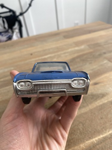 Vintage AMT 1961 Ford Thunderbird AMT 1/25 Scale Blue Friction Metal Bottom Car - Picture 4 of 17