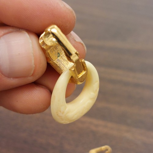 Vintage Dangle Earrings - SHP EXCL - Gold Tone Bamboo Clip On - Picture 4 of 6