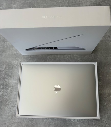 Apple MacBook Pro 15 Zoll 2019, in OVP - sehr guter Zustand!
