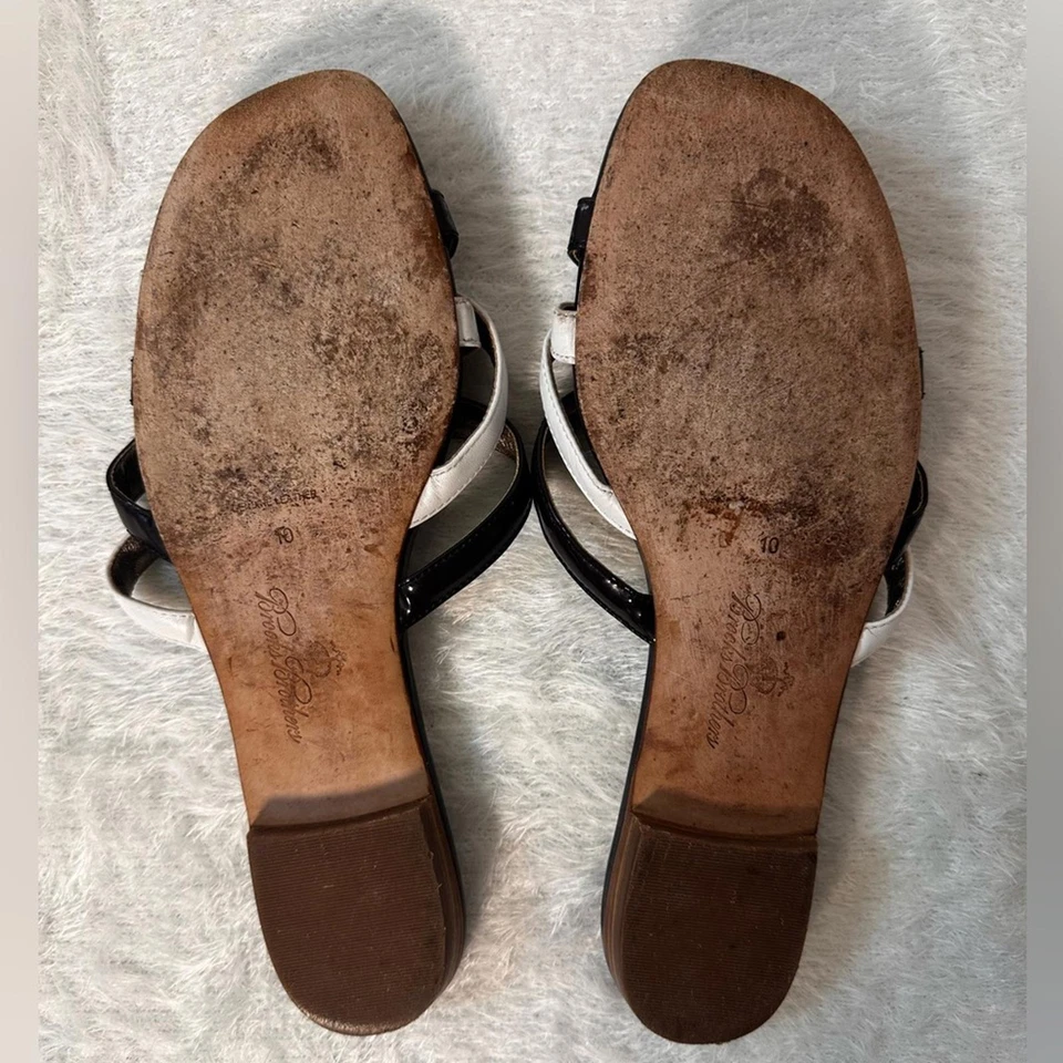 Sandalias Brooks Brothers entrecruzadas blancas y negras 🤎🤎 Foto 4 de 4