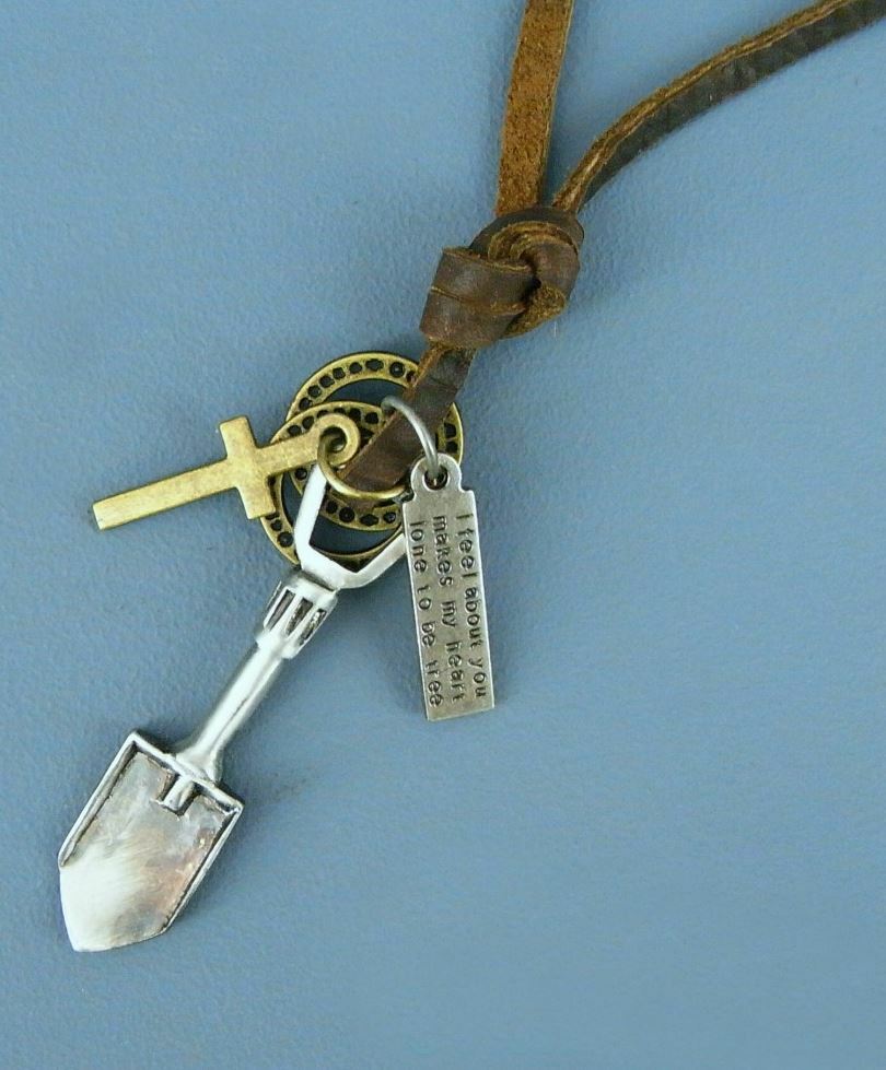 Surferkette Leder mit Goldgräber Schaufel Stahlanhänger…