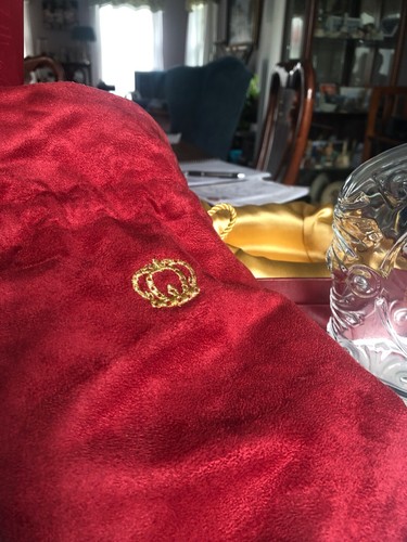COLLECTIBLE EMPTY BOTTLE CROWN ROYAL WHISKEY IN A BOX & DUST HOLDING BAG - Picture 10 of 11