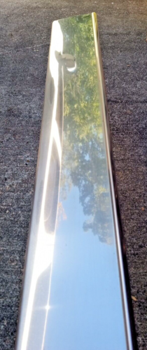 1980-85 OLDSMOBILE DELTA 88 98 SEDAN RH FRONT DOOR LOWER CHROME TRIM LOC-110DG - Picture 5 of 9