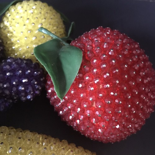 Vtg Faux Fruit Beaded Pinned 5 Pieces Banana Apple Orange Lemon Grapes Bunch BM - Picture 4 of 6