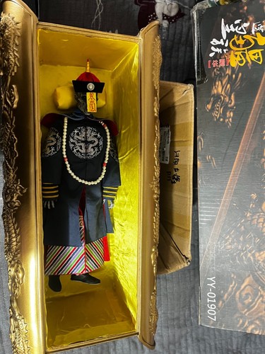 YY TOYS Coffin 1/6 Action Figure 黄金棺材 Collection 12'' - Picture 6 of 8