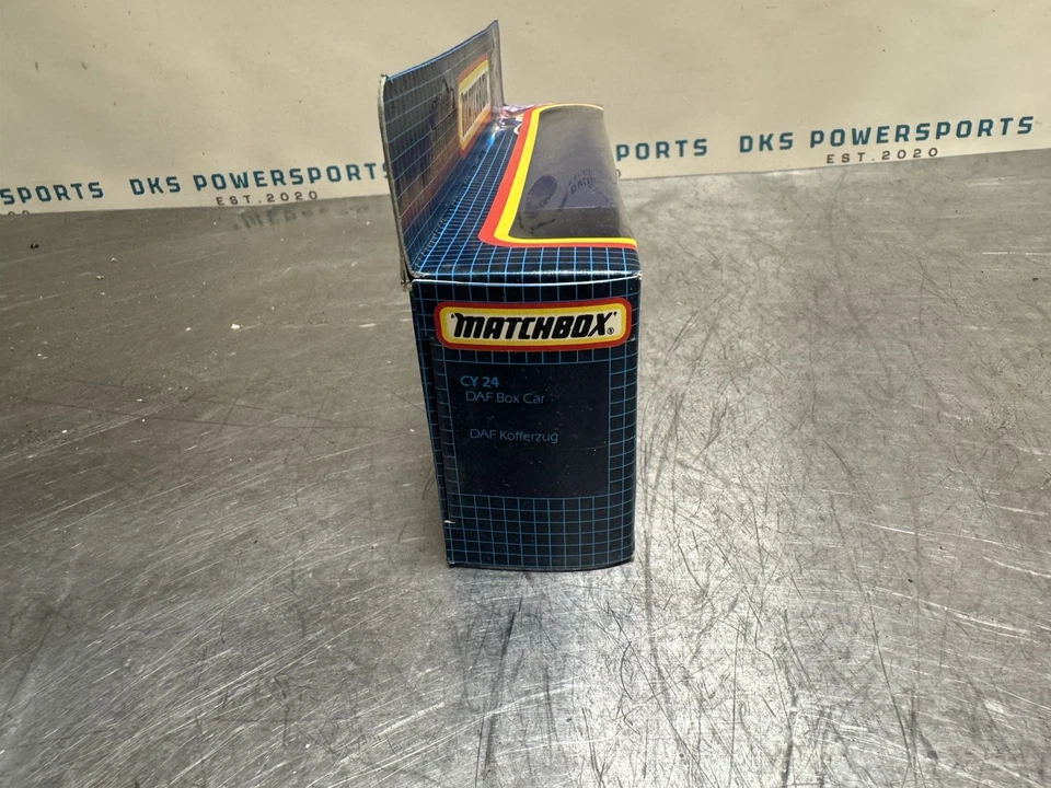 1987 Matchbox Convoy PICKFORDS MOVING DAF BOX TRUCK # CY24 - NOS ! - Image 2 of 4