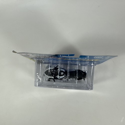 Maisto Fresh Metal 1:18 2 Wheelers Honda CBR1000RR Motorcycle in Black/Wht - Picture 2 of 15