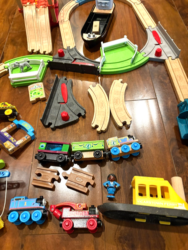 Thomas & Friends Wood Busy Island Set Tracks Trains Crane Bulstrode - Picture 2 of 7
