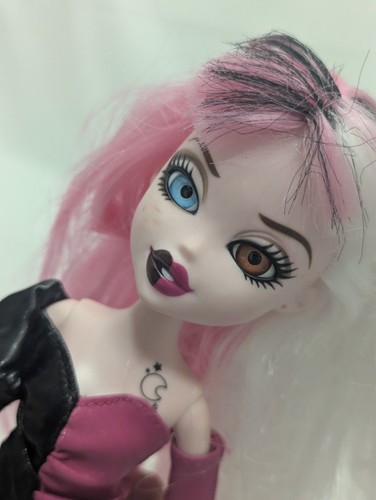Cloetta Spelletta Bratz Bratzillaz Glam Gets Wicked Fashion Doll 2012 MGA - Picture 5 of 6