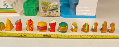 Grossery Gang Yucky Mart Playset con 21 personaggi Grossery e 3 supporti set di 25 - Foto 15 di 24