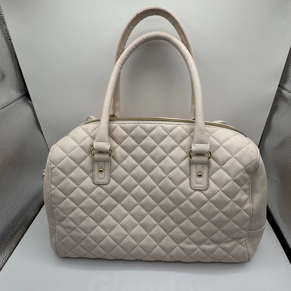 Bolso de Lona Betsey Johnson Weekender Overnight Cuero Acolchado Corazón Tachuelas Arco Foto 3 de 4