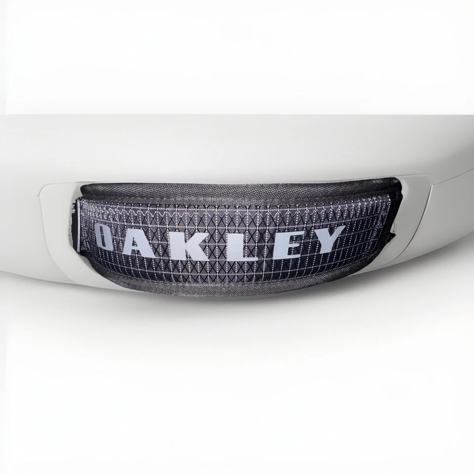 Oakley Link Duffel Bag Multi Sport Gym Jet Black w/Shoe Pockets W/ Ventilation! - Image 2 of 4