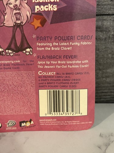 BRATZ FLASHBACK FEVER FUNKY FABRIC FASHION PACK 6 CARD PACK COLLECTIBLE - Picture 3 of 3