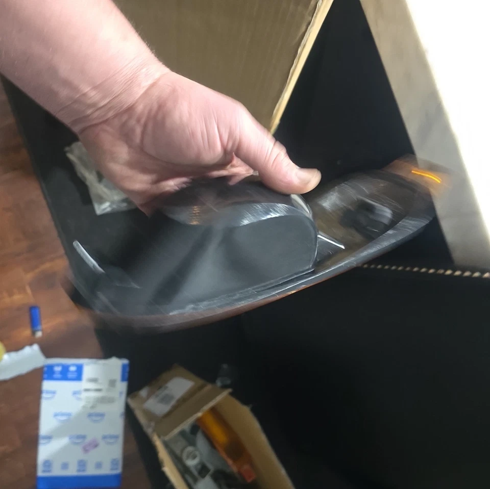 Left LH Park Lamp Lens/Housing (On Bumper) fits 1998 2001 Chrysler Concorde - Image 4 of 4