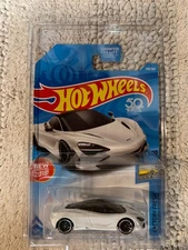 2018 Hot Wheels #318/365 McLaren 720S WHITE W/ Protector