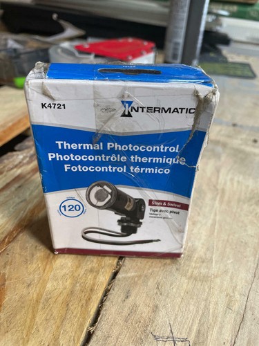 Dusk to Dawn Light Control Stem and Swivel Mount Thermal Photocontrol - Picture 3 of 9