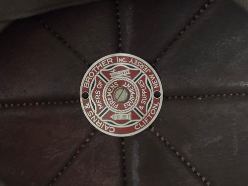Casco de bomberos de cuero vintage Cairns FDNY Batallón 46 reinas - Imagen 7 de 7