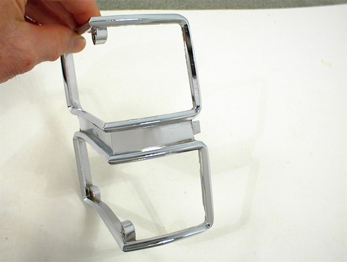 1971 CHEVROLET NOS PARK LIGHT SIGNAL BEZEL RING 3982487LH MALIBU EL CAMINO GMC - Picture 2 of 6