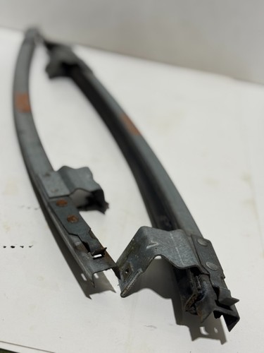 1994-1998 GMC JIMMY MANUAL FRONT LEFT WINDOW TRACK GUIDES ORIGINAL - Picture 3 of 7