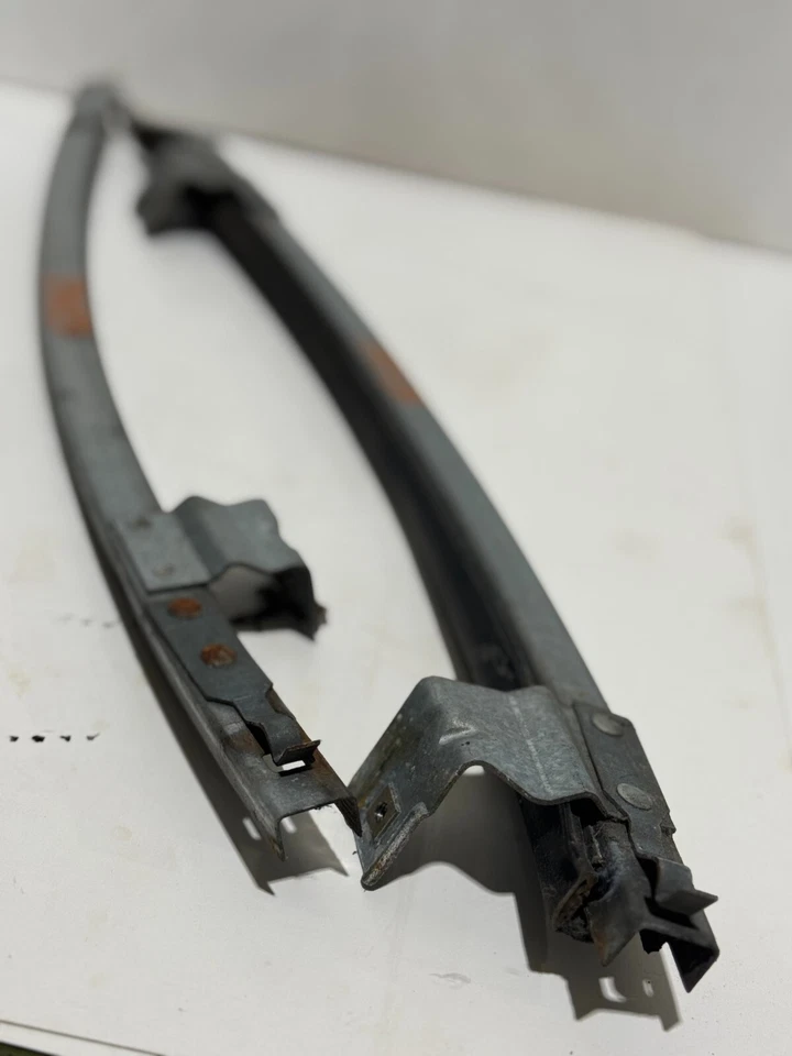 1994-1998 GMC JIMMY MANUAL FRONT LEFT WINDOW TRACK GUIDES ORIGINAL - Image 3 of 4