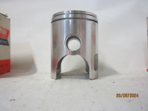 Yamaha 361-11635-02 Pistons .25 OS RD250 - Picture 3 of 4