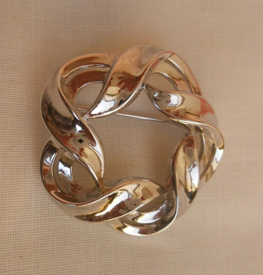 SPILLA TRIFARI (c) nastri metallo liscio colore argento anni 50 - Immagine 3 di 4